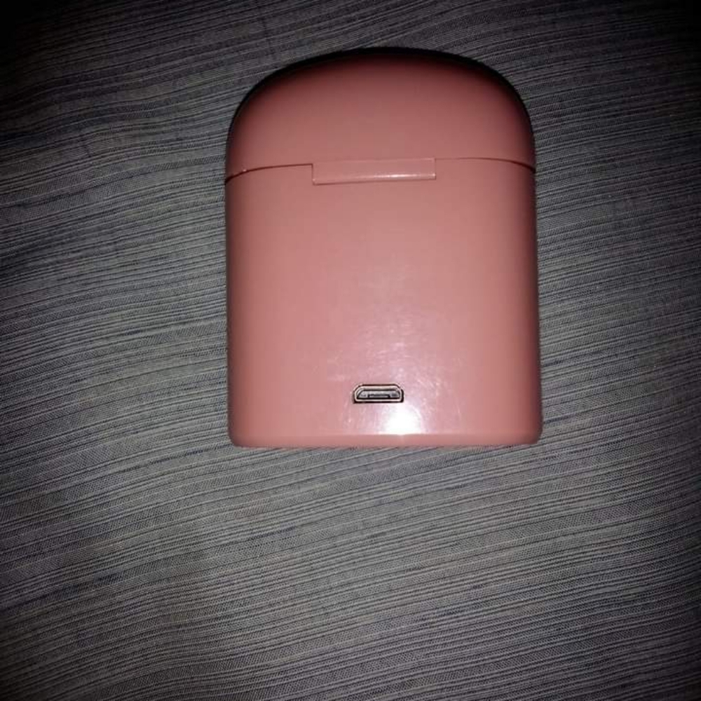 Airpods - Picture 2 of 3